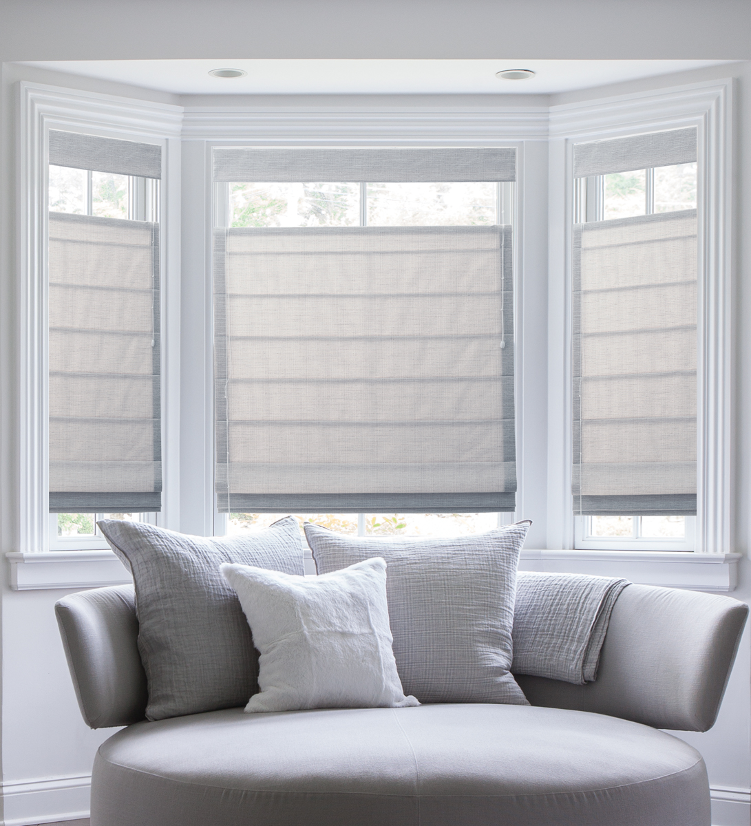 Rèm cửa còn giúp cho không gian nội thất trong ngôi nhà được ấm áp, sang trọng hơn.