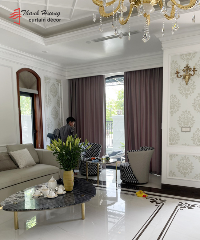 Không gian phòng khách sử dụng rèm vải celesta và rèm cuốn cầu vồng Modero Hàn Quốc